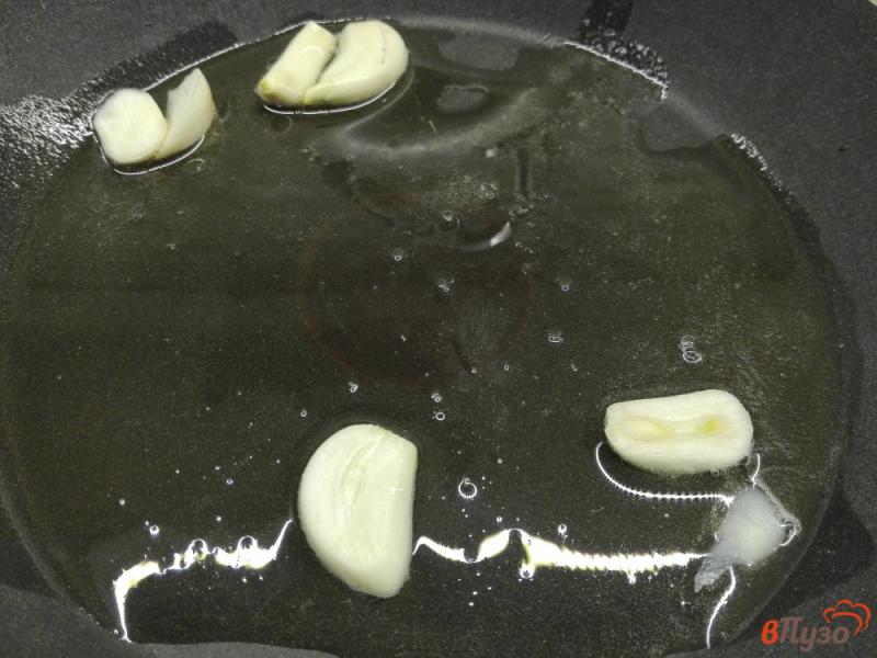 Фото приготовление рецепта: Паста с креветками в сливочном соусе шаг №3