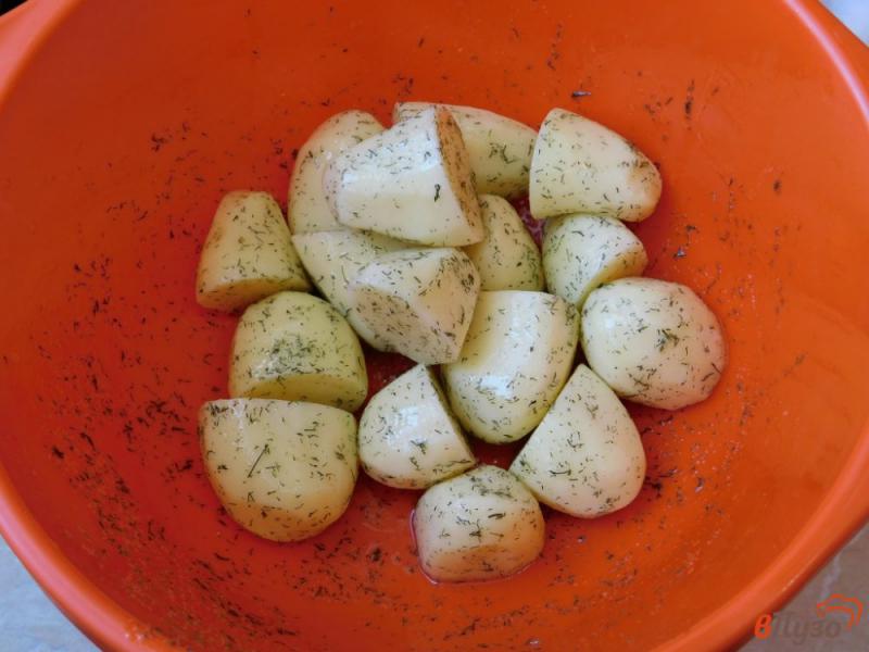 Фото приготовление рецепта: Курица с картошкой в духовке шаг №3