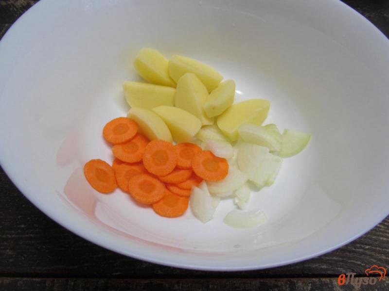 Фото приготовление рецепта: Куриные фрикадельки с овощами шаг №1