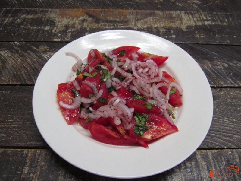 Фото приготовление рецепта: Салат из помидоров с сумахом шаг №3