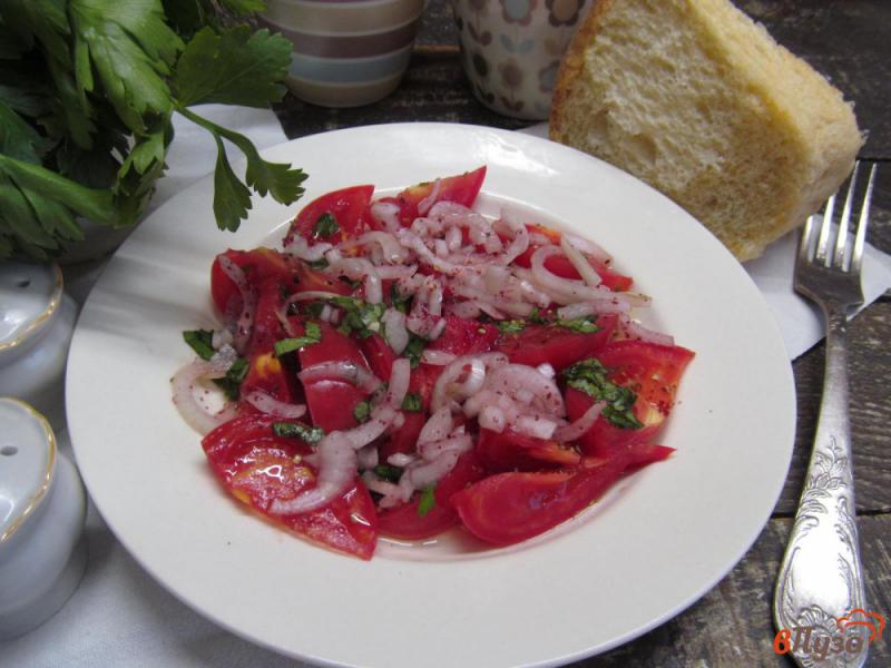 Фото приготовление рецепта: Салат из помидоров с сумахом шаг №4