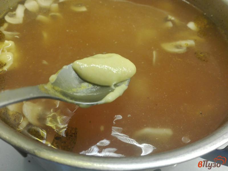Фото приготовление рецепта: Грибной суп с клецками шаг №8