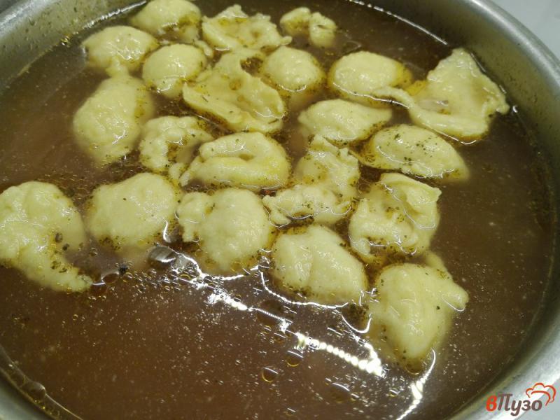 Фото приготовление рецепта: Грибной суп с клецками шаг №9