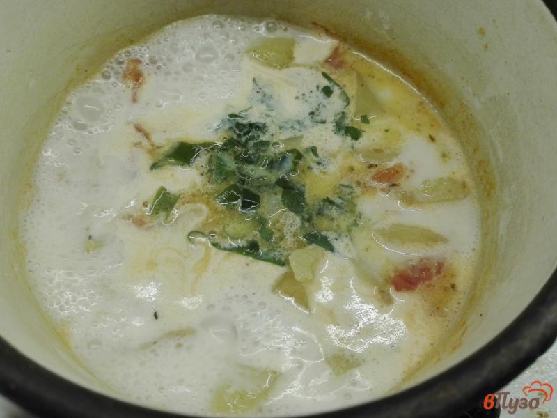 Фото приготовление рецепта: Картофельный крем-суп с сыром и зеленью шаг №5