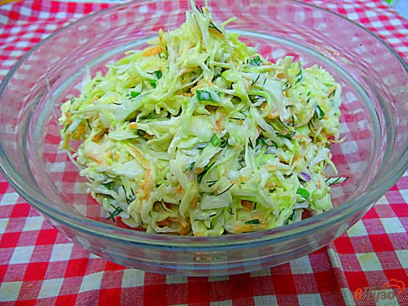 Фото приготовление рецепта: Салат из молодой капусты шаг №8