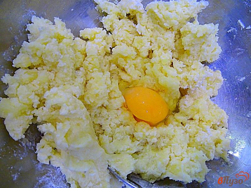 Фото приготовление рецепта: Картофельные зразы с подберёзовиками шаг №4