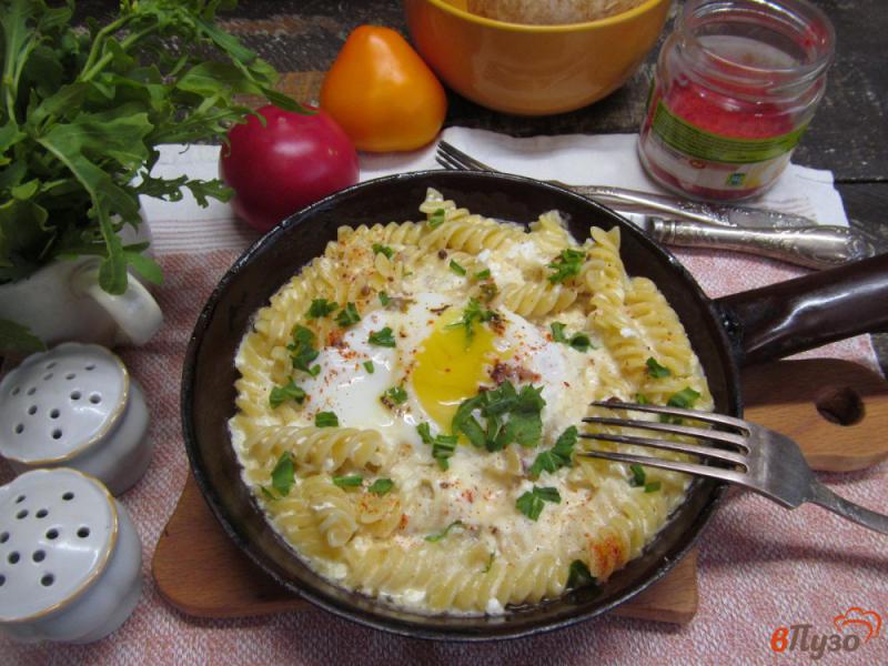 Фото приготовление рецепта: Макароны в сыре с яйцом шаг №8