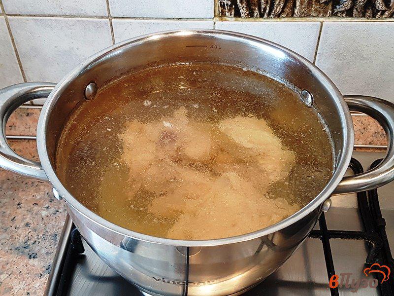 Фото приготовление рецепта: Щи из свежей капусты со свининой шаг №2