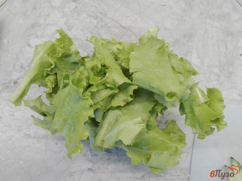 Фото приготовление рецепта: Овощной салат с копченым мясом, перепелиными яйцами и кунжутом шаг №1
