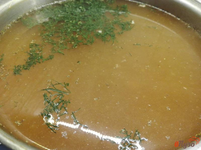 Фото приготовление рецепта: Томатный куриный суп с укропом шаг №8