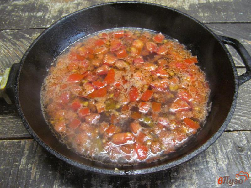 Фото приготовление рецепта: Очень быстрый суп из яйца и помидора шаг №3