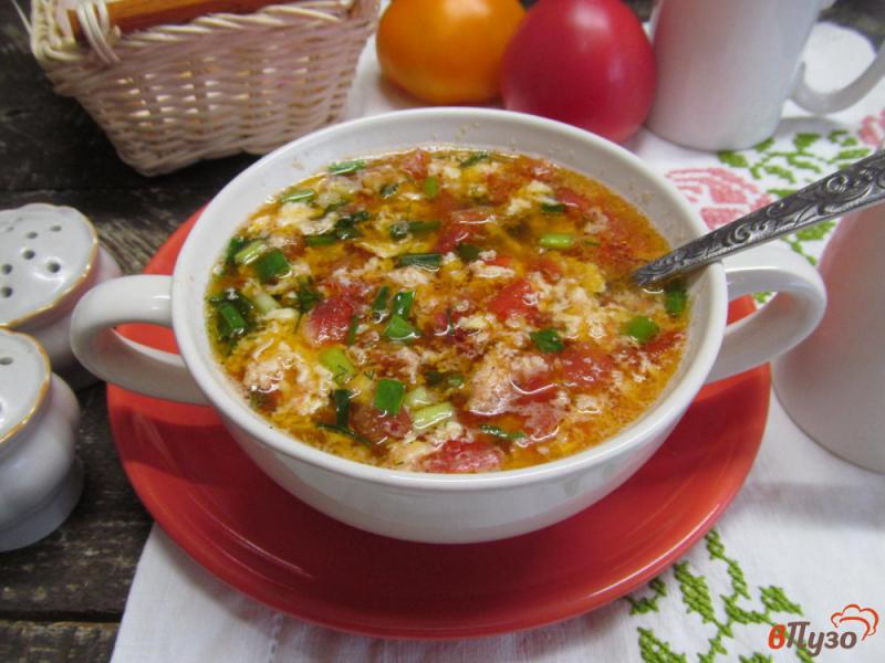 Фото приготовление рецепта: Очень быстрый суп из яйца и помидора шаг №7