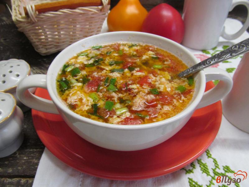 Фото приготовление рецепта: Очень быстрый суп из яйца и помидора шаг №8