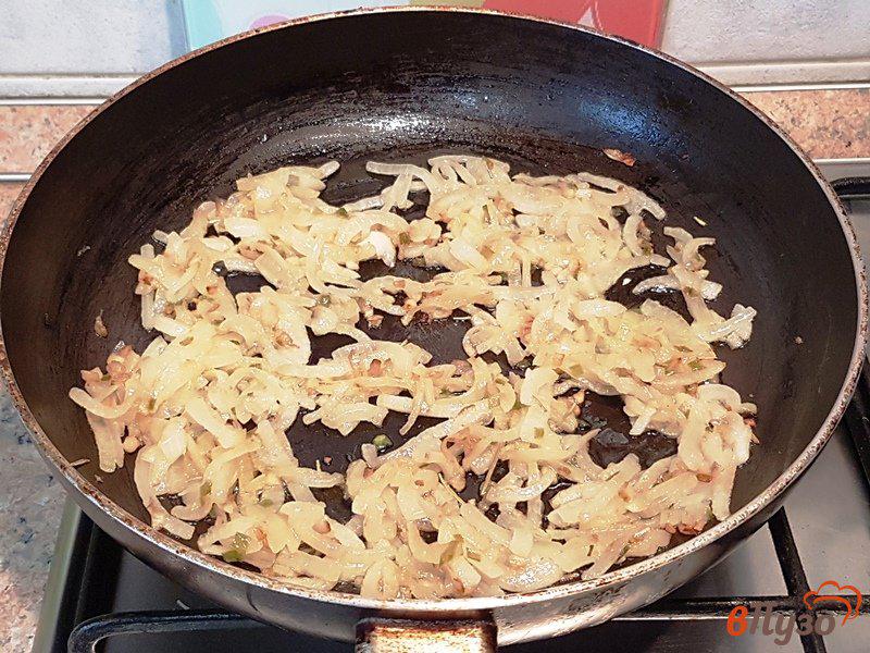 Фото приготовление рецепта: Запеканка с грибами и картофелем шаг №4