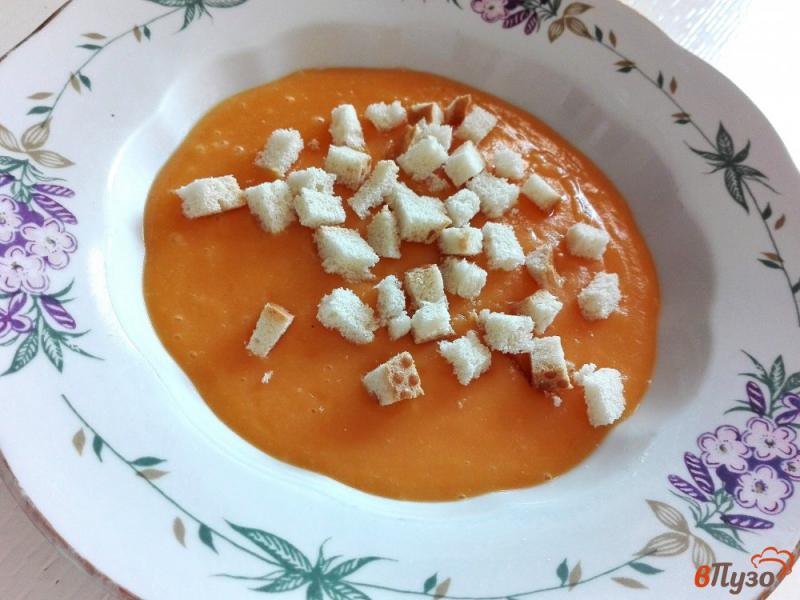 Фото приготовление рецепта: Морковный крем-суп с сухариками шаг №4