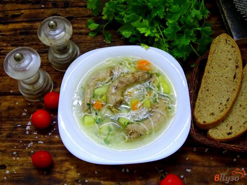 Фото приготовление рецепта: Суп с куриными шейками и домашней лапшой шаг №9