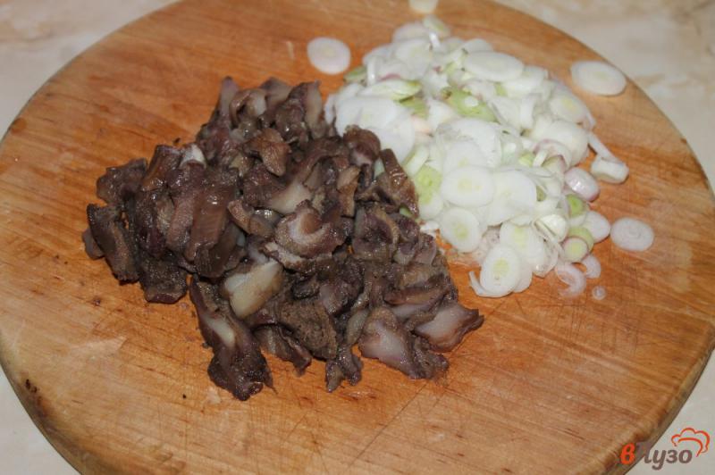 Фото приготовление рецепта: Отварной картофель по - домашнему в маслятами шаг №2