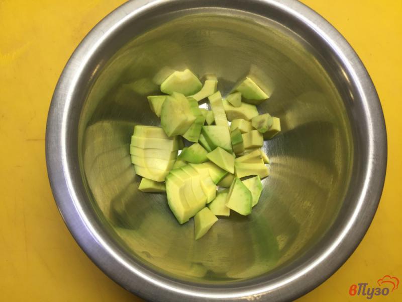 Фото приготовление рецепта: Салат из авокадо и рукколы шаг №1