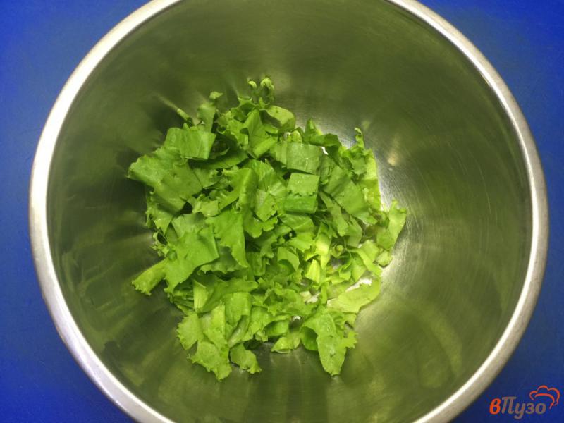 Фото приготовление рецепта: Салат из овощей с рыбой и маслинами шаг №1