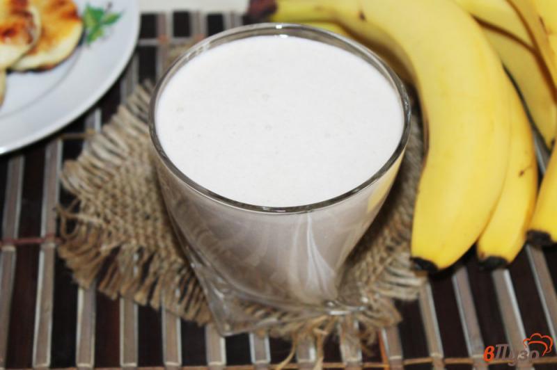 Фото приготовление рецепта: Молочный коктейль с бананово - шоколадным вкусом шаг №4