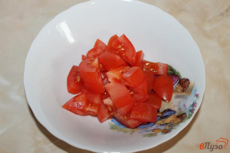 Фото приготовление рецепта: Салат из яиц с помидорами и зеленым луком шаг №1