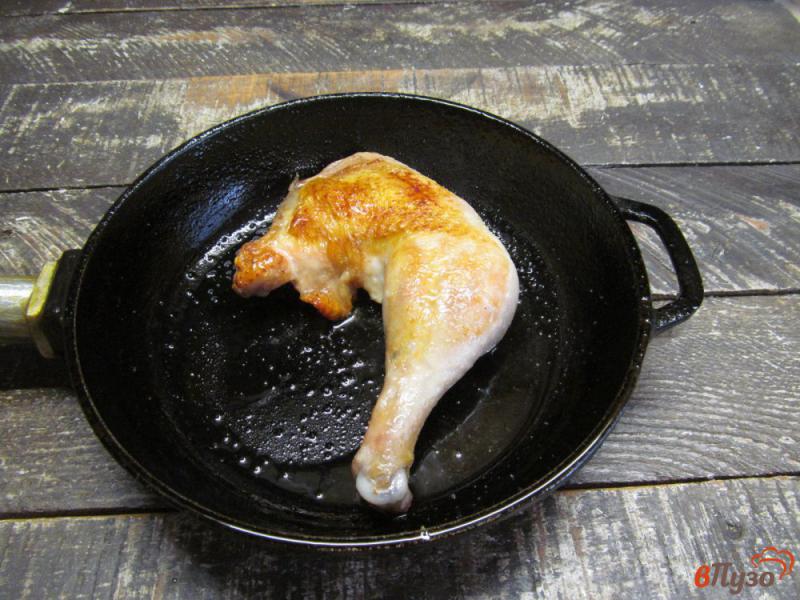 Фото приготовление рецепта: Куриный окорочок под овощным соусом шаг №1