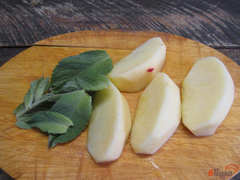Фото приготовление рецепта: Куриный окорочок под овощным соусом шаг №4