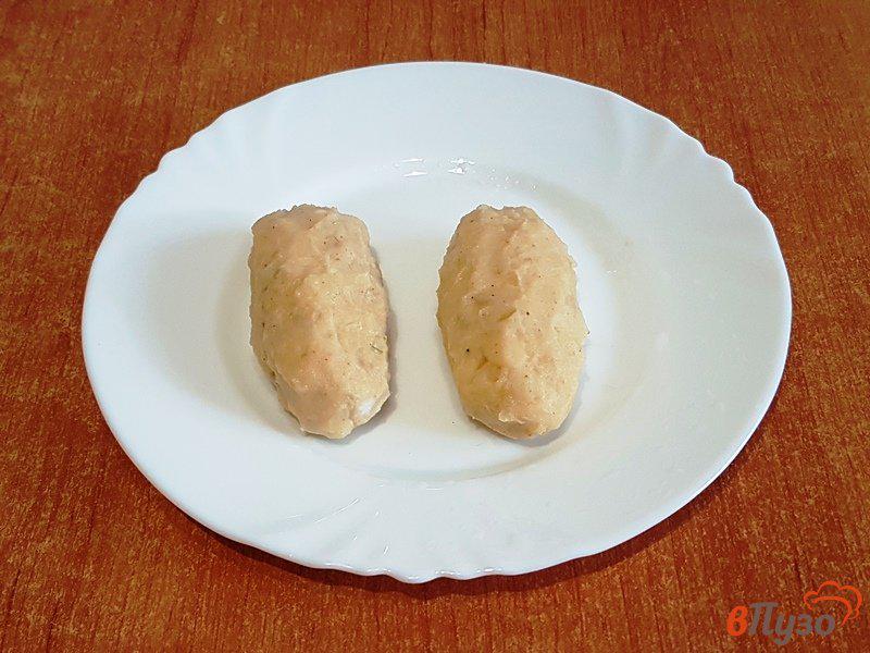 Фото приготовление рецепта: Картофельные пальчики с чесноком и луком шаг №8