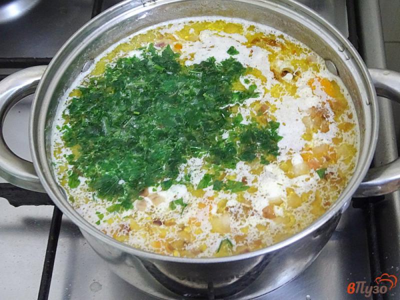 Фото приготовление рецепта: Блиц суп из сырков и лисичек шаг №5