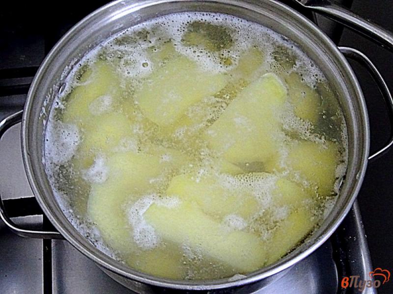 Фото приготовление рецепта: Картофельное пюре со шпинатом шаг №2