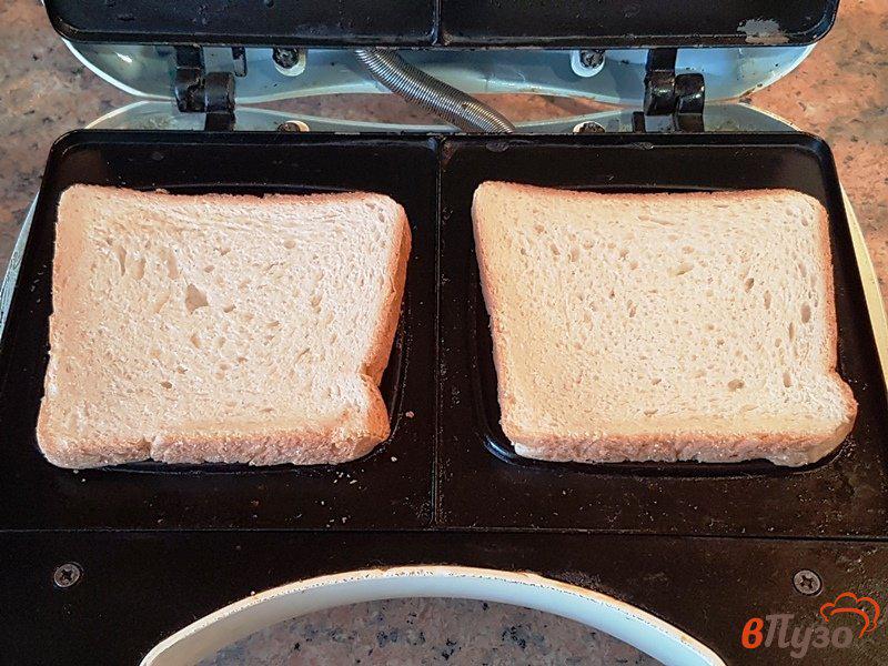 Фото приготовление рецепта: Сэндвичи с шоколадом и малиной шаг №3