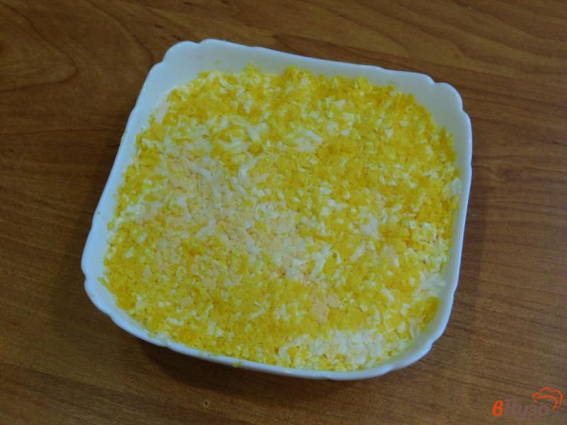 Фото приготовление рецепта: Салат из курицы с ананасами и грецкими орехами шаг №4