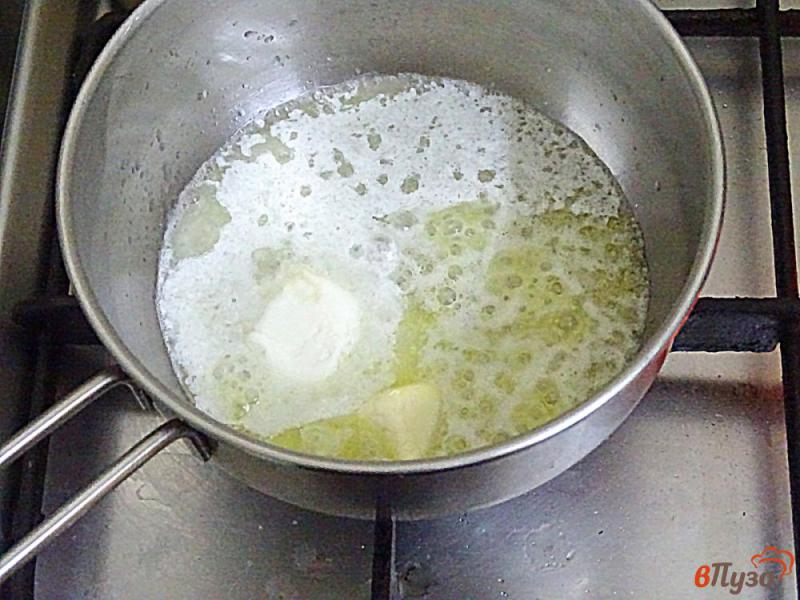 Фото приготовление рецепта: Свекольная ботва с капустой в соусе шаг №7
