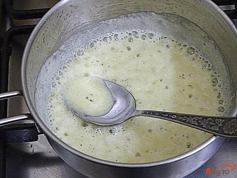 Фото приготовление рецепта: Свекольная ботва с капустой в соусе шаг №8