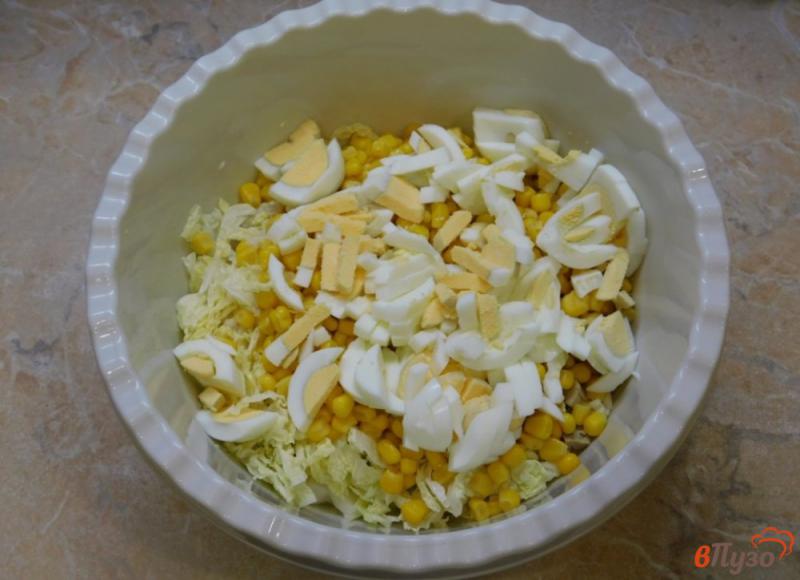 Фото приготовление рецепта: Салат с курицей и кукурузой шаг №2