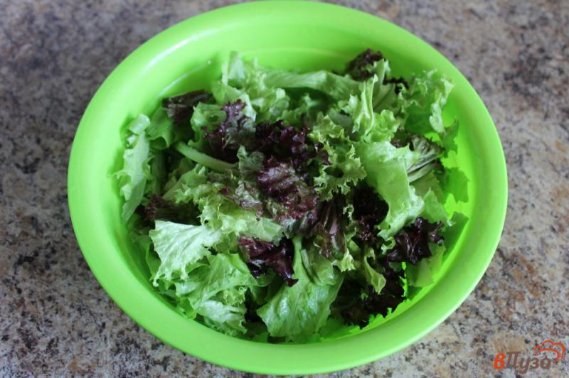 Фото приготовление рецепта: Овощной салат с фетой в кунжутной панировке шаг №2