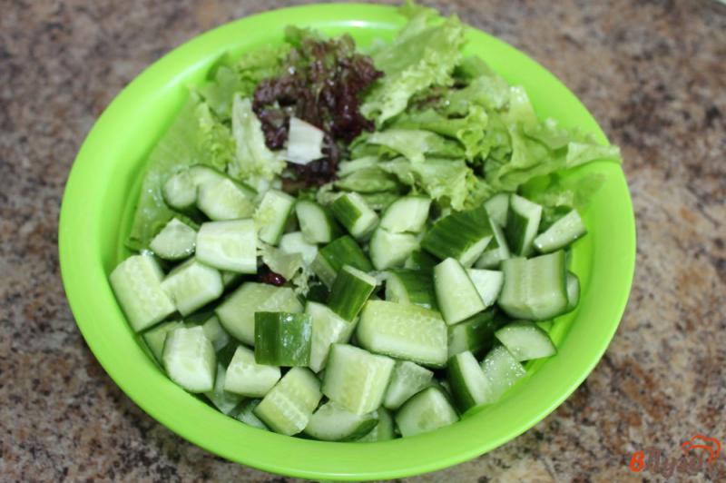 Фото приготовление рецепта: Овощной салат с фетой в кунжутной панировке шаг №3