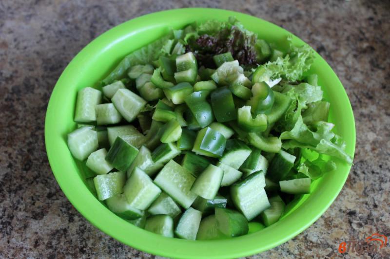 Фото приготовление рецепта: Овощной салат с фетой в кунжутной панировке шаг №4