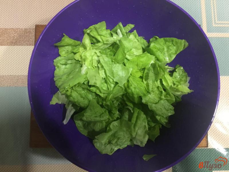 Фото приготовление рецепта: Огуречный салат с зеленым луком шаг №1