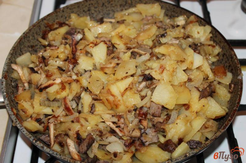 Фото приготовление рецепта: Жареный картофель в деревенском стиле шаг №4