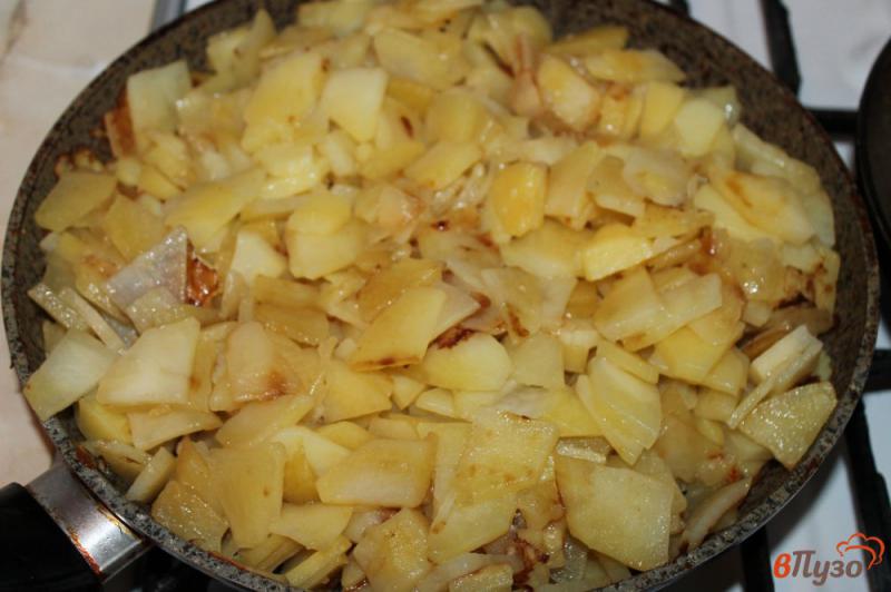 Фото приготовление рецепта: Жареный картофель в деревенском стиле шаг №2