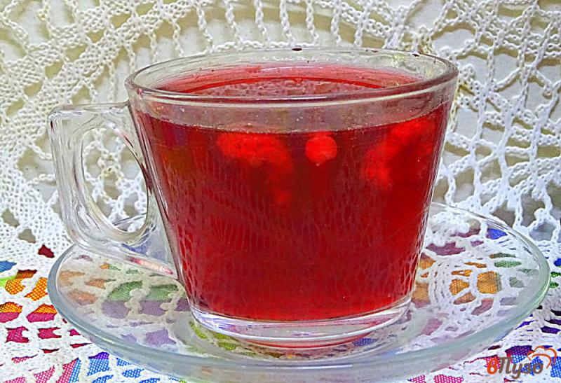Фото приготовление рецепта: Чайный напиток с мёдом и ягодами шаг №10