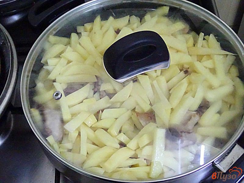 Фото приготовление рецепта: Картофель жареный со свининой шаг №9