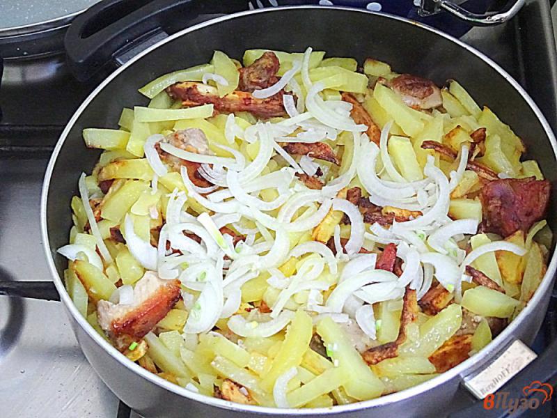 Фото приготовление рецепта: Картофель жареный со свининой шаг №10
