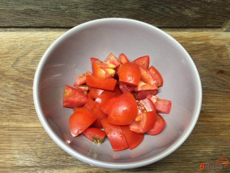 Фото приготовление рецепта: Салат из жареных шампиньонов с помидорами и луком шаг №1