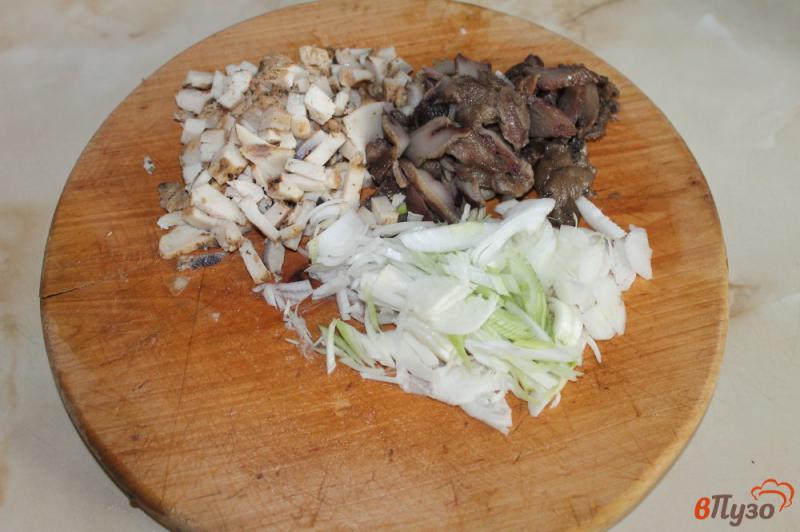 Фото приготовление рецепта: Гречка с курицей и грибами шаг №1