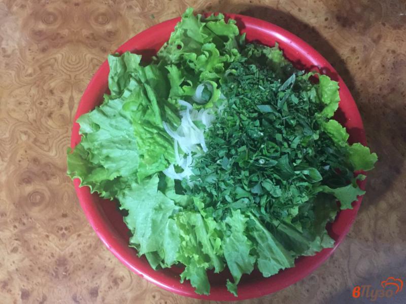 Фото приготовление рецепта: Салат из белого перца с помидором и зеленым луком шаг №4