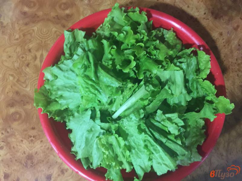 Фото приготовление рецепта: Салат из белого перца с помидором и зеленым луком шаг №3