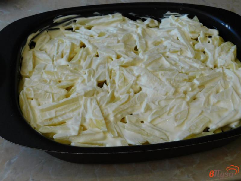 Фото приготовление рецепта: Картофельная запеканка с мясом и грибами шаг №2