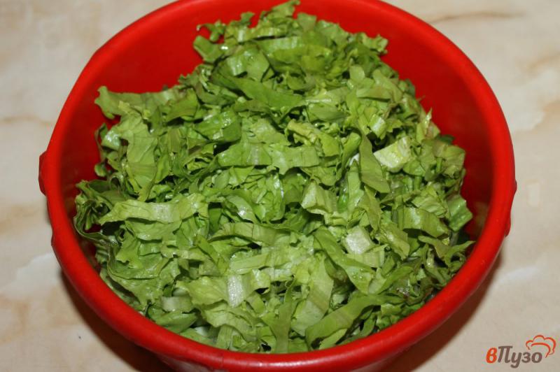 Фото приготовление рецепта: Зеленый салат с огурцами под соусом песто шаг №3